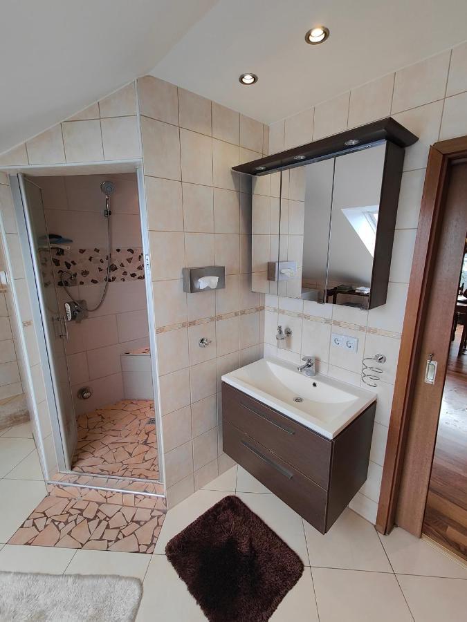 Komfort Ferienwohnung Biene Sarrebruck Exterior foto