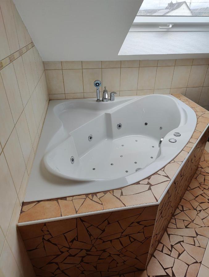 Komfort Ferienwohnung Biene Sarrebruck Exterior foto
